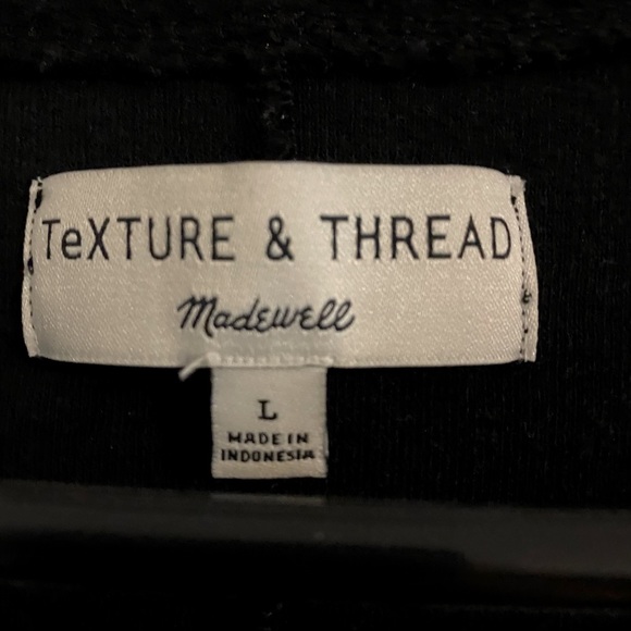 🖤 Texture & Thread Wrap Top 👚 - Picture 5 of 6